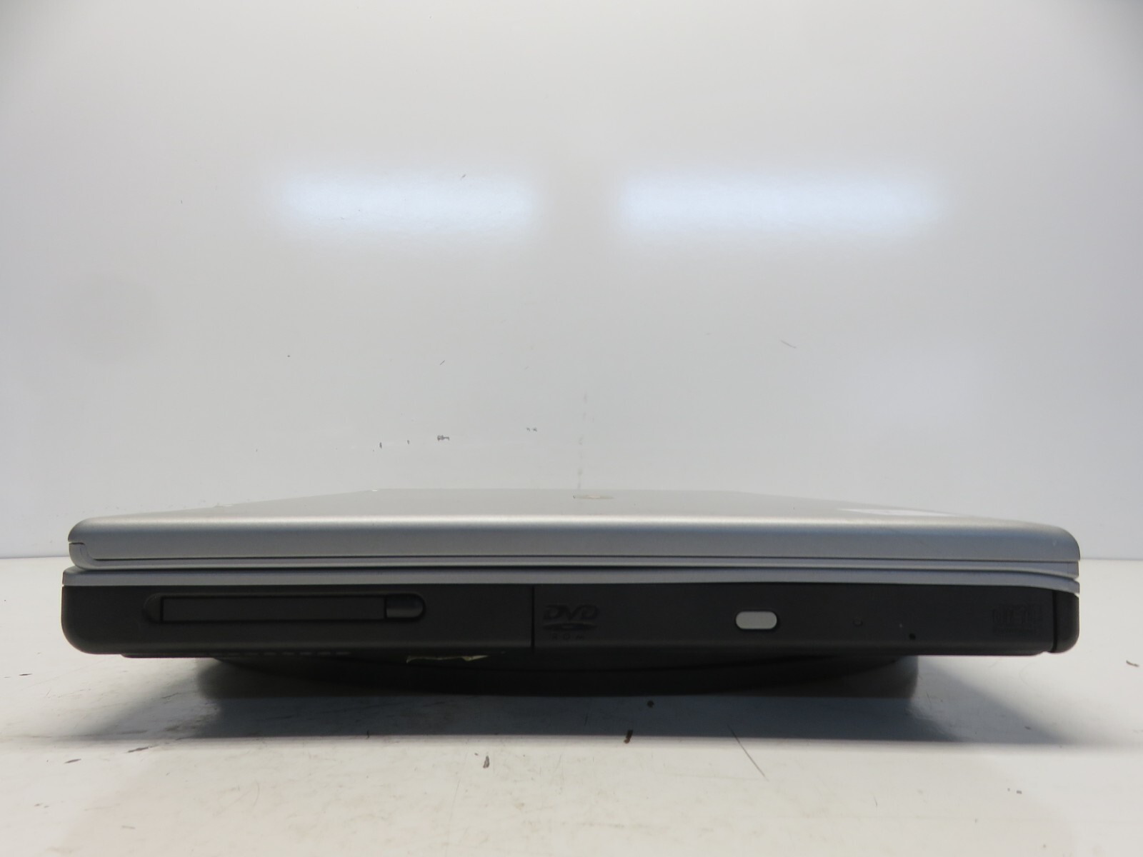 Compaq Presario X1000 Intel Pentium M 1400MHz 1 GB NO HDD No Batt
