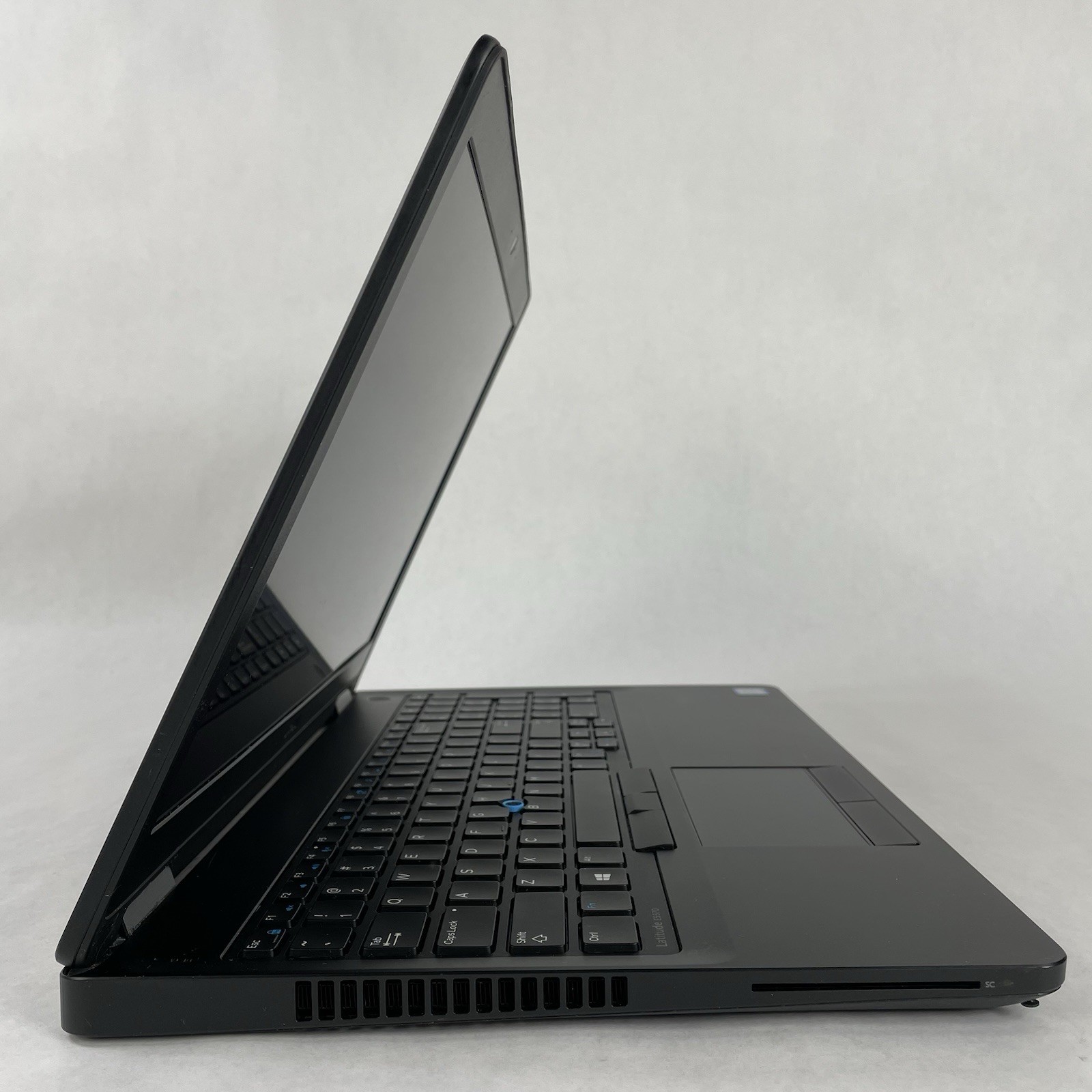 Dell Latitude E5570 15.6″ i5-6300U 2.40 GHz 8 GB RAM No SSD No OS No AC