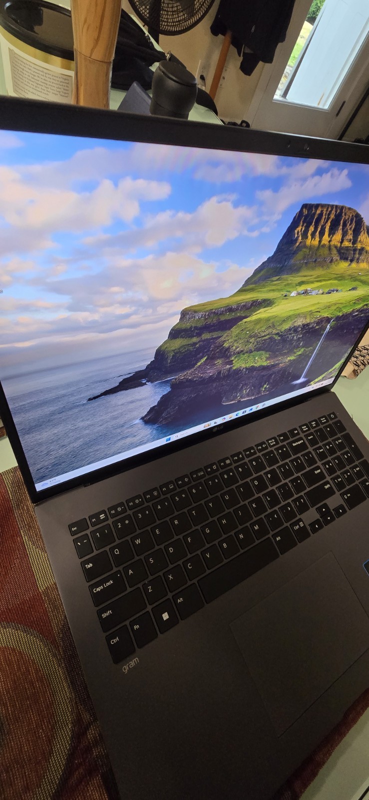 LG gram 17Z90Q 17″ i7 16GB 1TB SSD 2560×1600 Wi‑Fi 6E Win 11 Gray