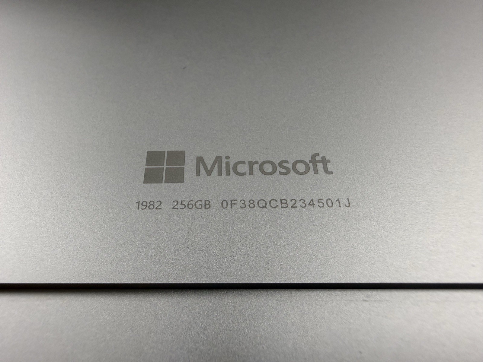 Microsoft Surface Pro 8 (1982) i5-1145G7 – 16GB RAM – 256GB 120Hz – Win 11 Pro