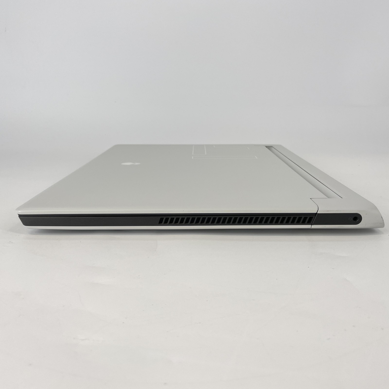Dell Alienware X17 R2 120Hz 4K 2.5GHz i9-12900H 32GB 1TB SSD RTX 3080 White Spot