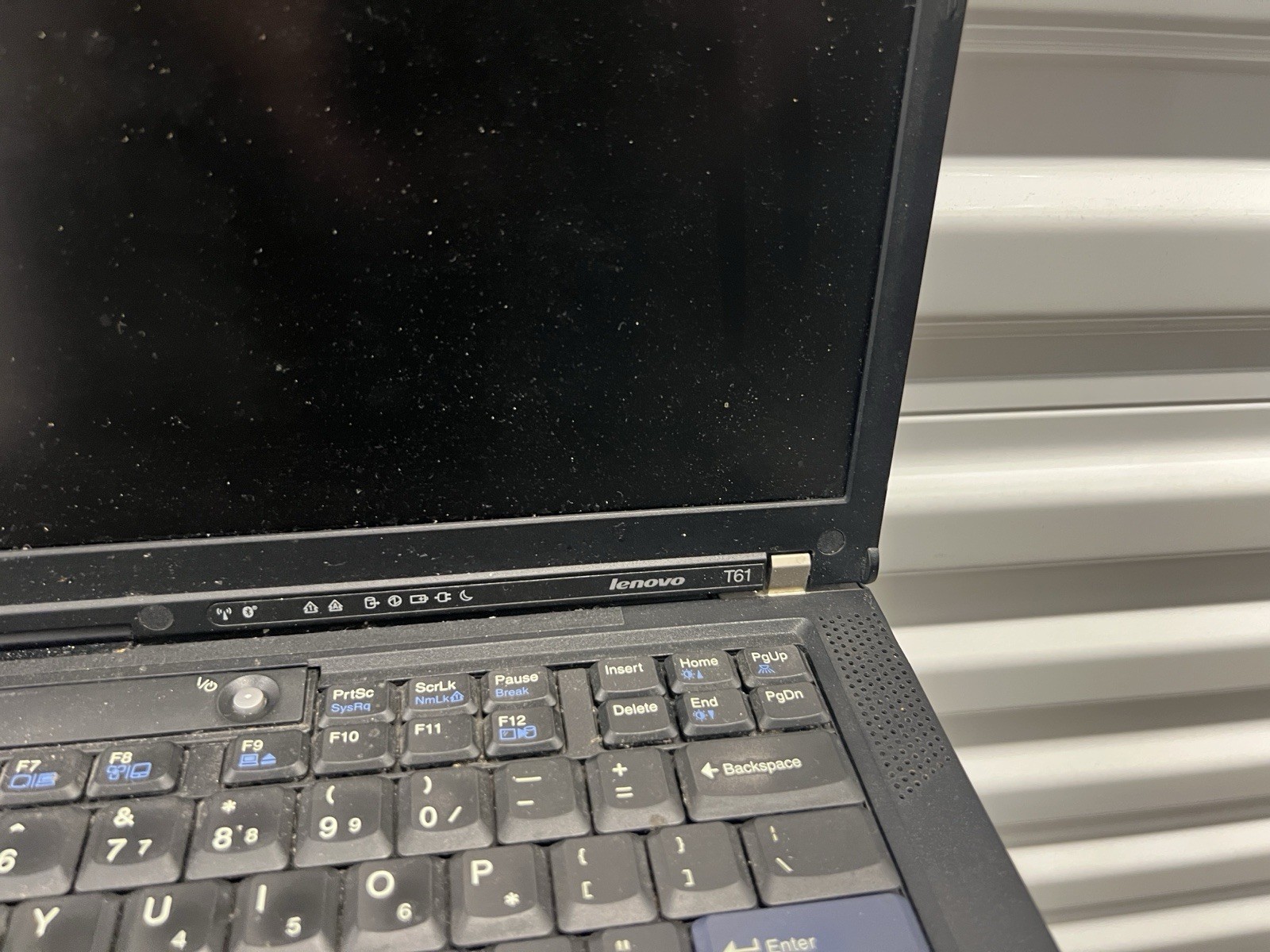 Lenovo ThinkPad T61 Intel Core 2 Duo T7300 2.00GHz No HDD – Parts AS IS