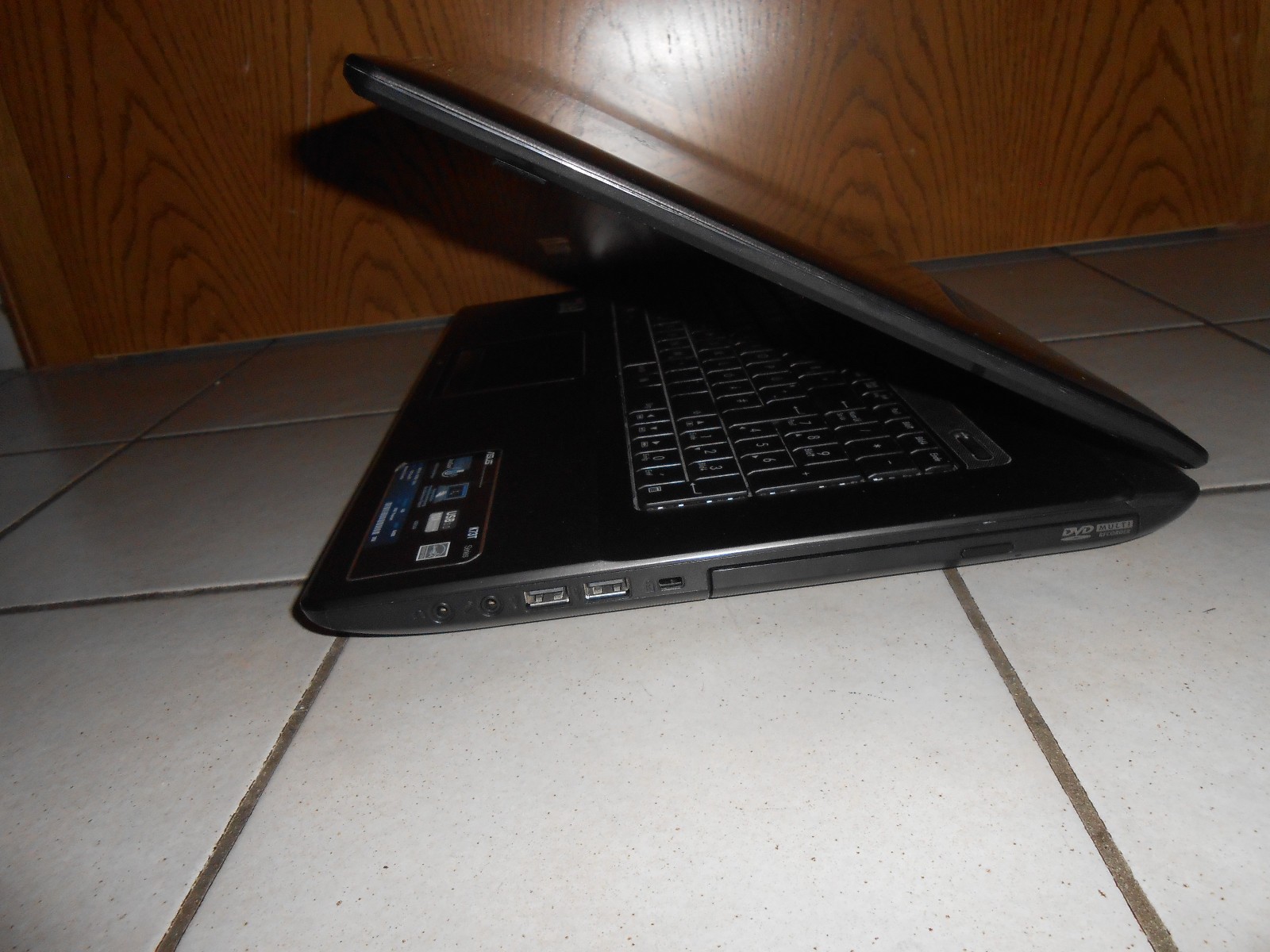 Asus K73T AMD A6-3420M 4x 1.5GHz / 8GB RAM / 500GB HDD / 17.3 inch Linux Mint