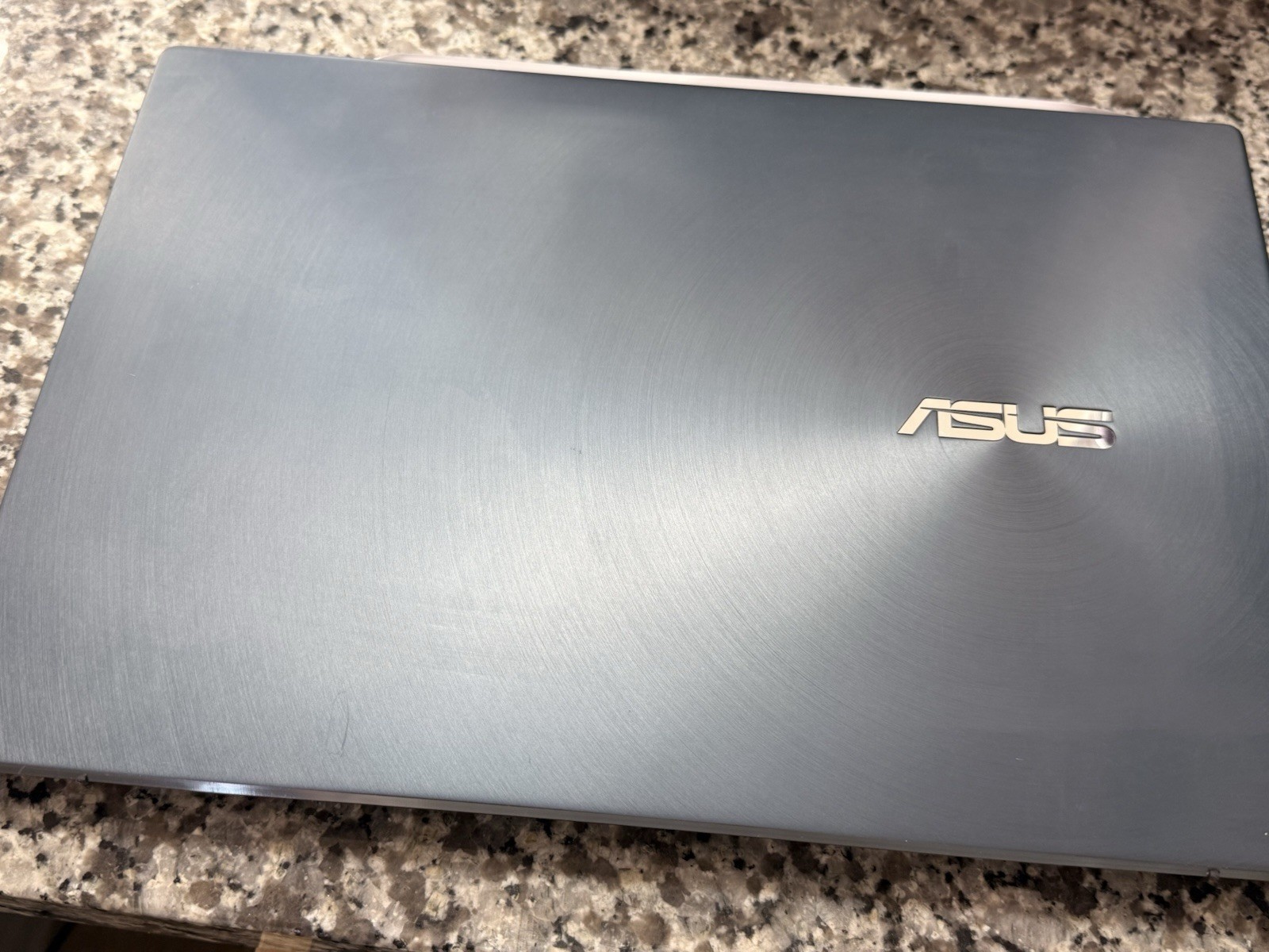 ASUS ZenBook 15.6″ Touchscreen i7 2.80GHz 16GB 512GB SSD Win 11