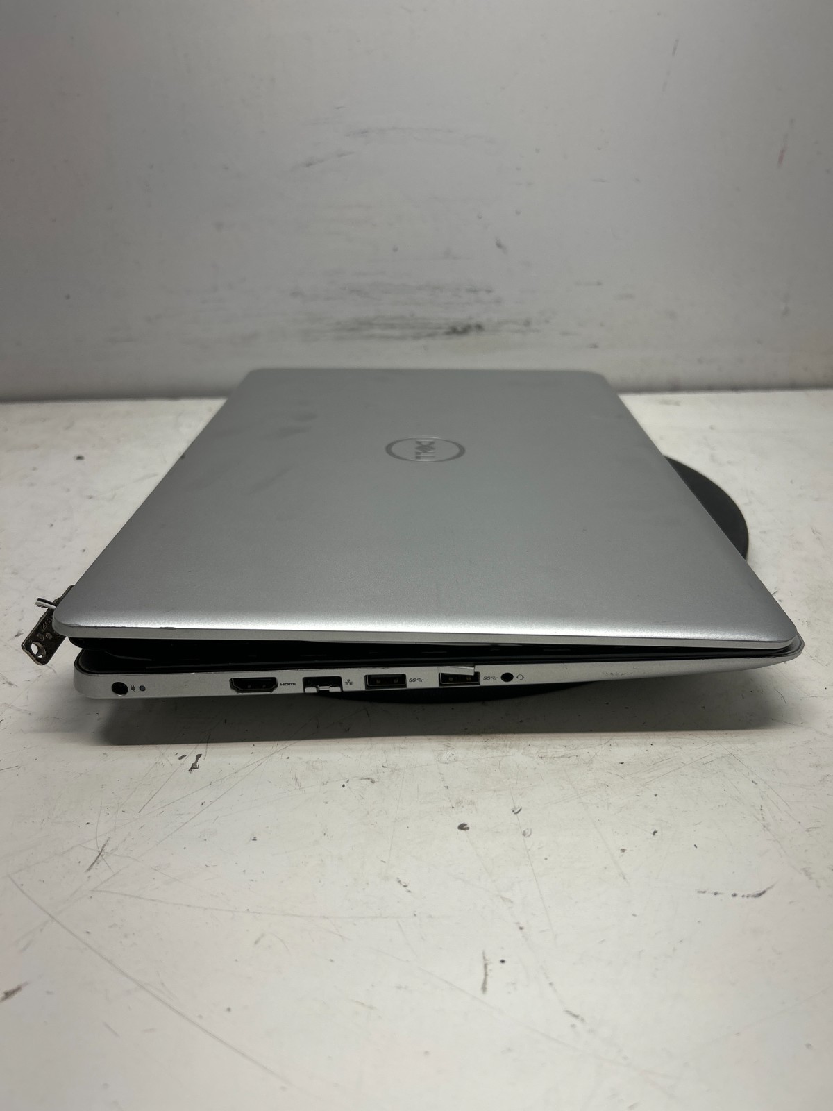 Dell Inspiron 15 5584 Intel Core i7-8565u NO RAM NO HDD NO BAT – FOR PARTS