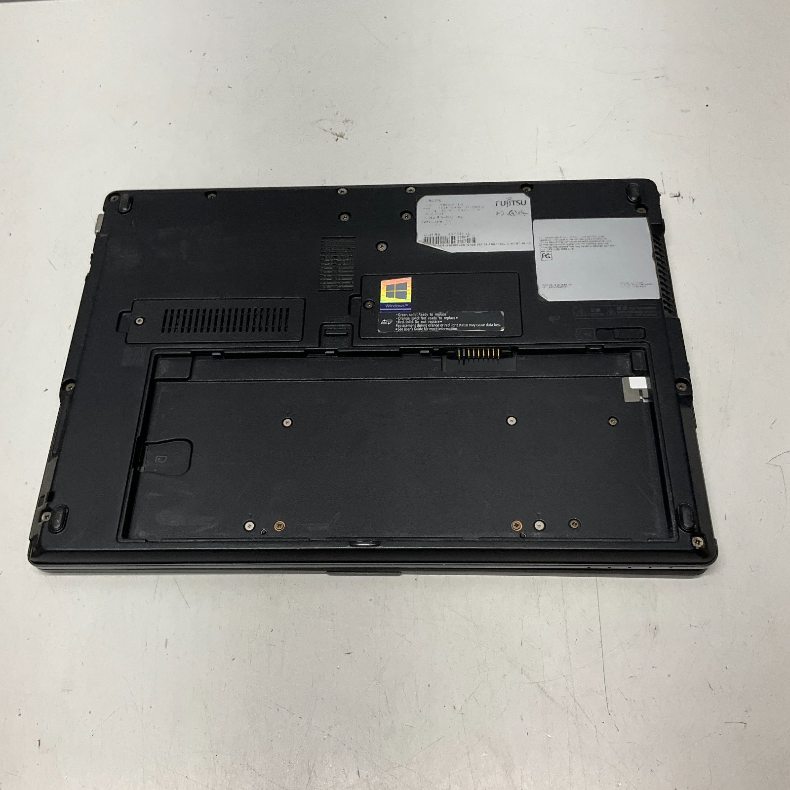 Fujitsu Lifebook T938 Laptop Intel Core i5-8250U FOR PARTS ONLY BLACK SCREEN