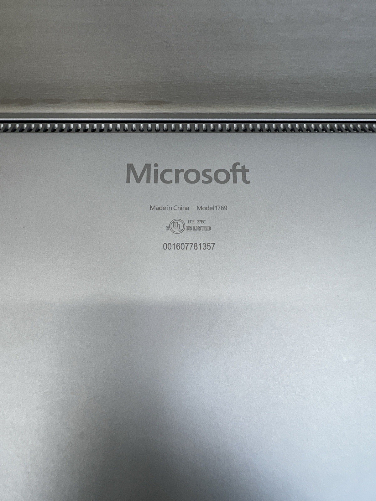 Microsoft Surface Laptop 13.5” (512 GB, Intel Core i7 7th Gen., 16 GB) -…