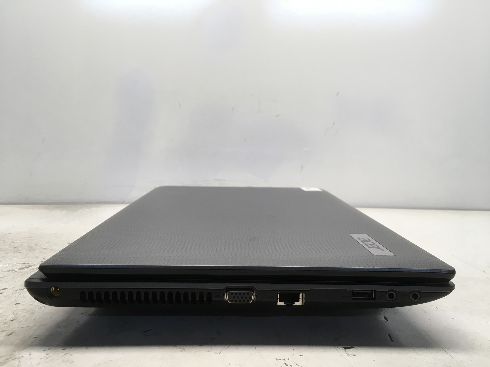 Acer Aspire 5733Z-4851 Intel Pentium P6200 2.13GHz 4 GB NO HDD No Batt