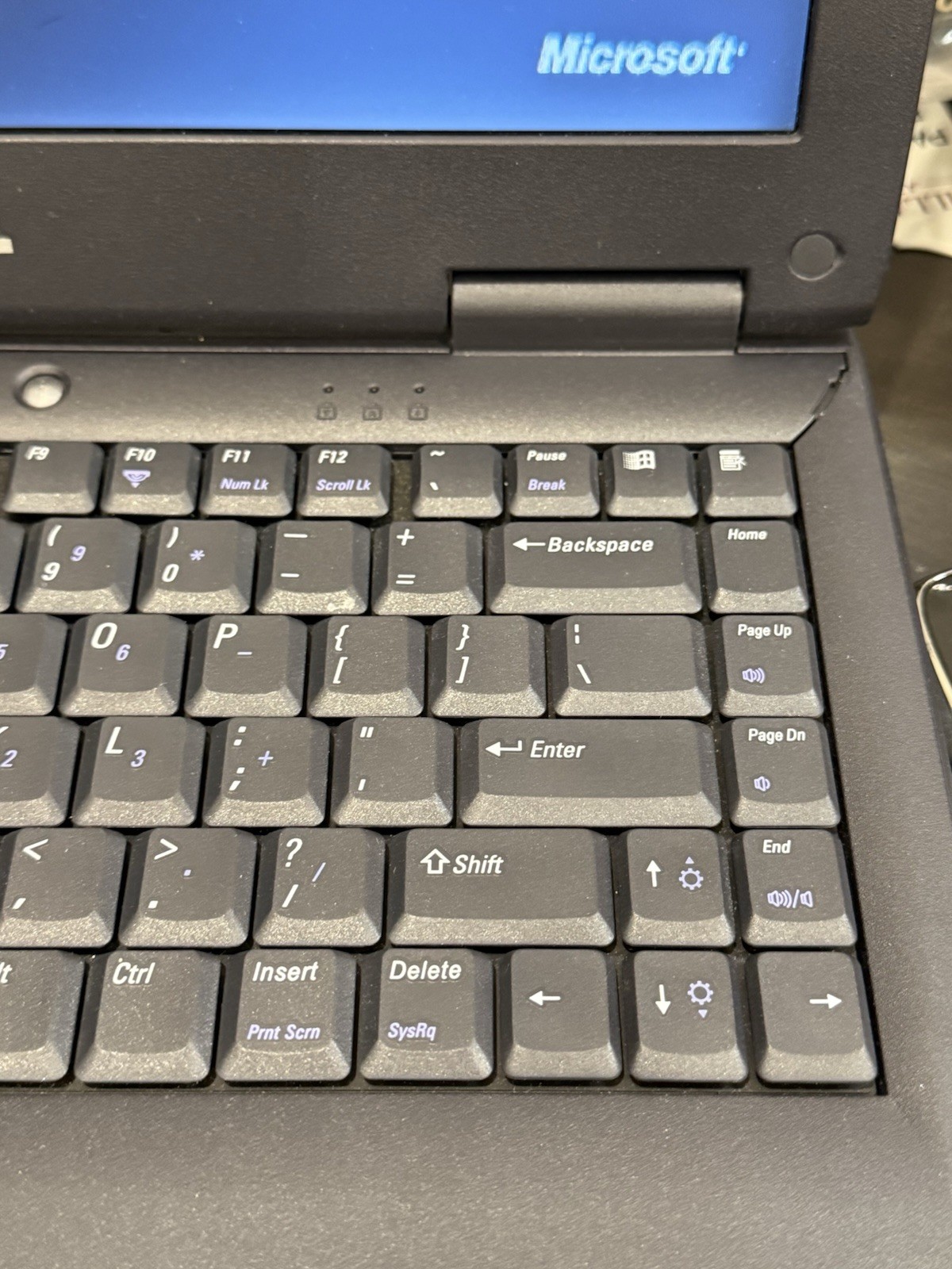 Dell Inspiron 2650 15in Pentium 4 1.80GHz 256MB Windows XP, Charger