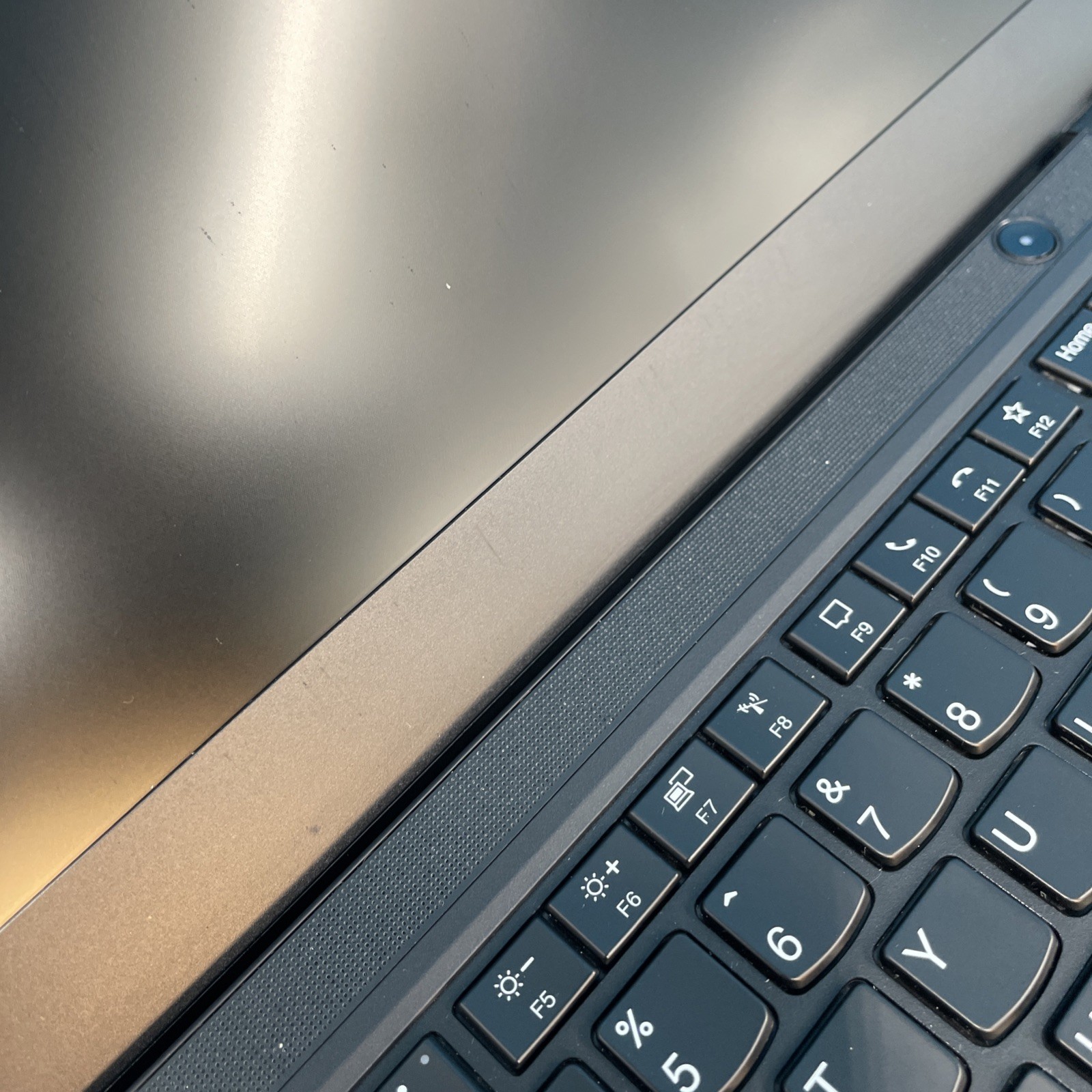 Lenovo ThinkPad T14 Gen 1 | i7-10610U | 16GB RAM | 512GB SSD | NO OS | 78% BATT
