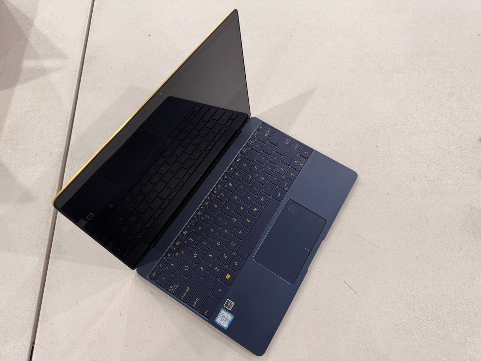 ASUS UX390UAK Intel Core i7 16GB RAM – DISPLAY 12,5” 1920X1080 SSD 500GB