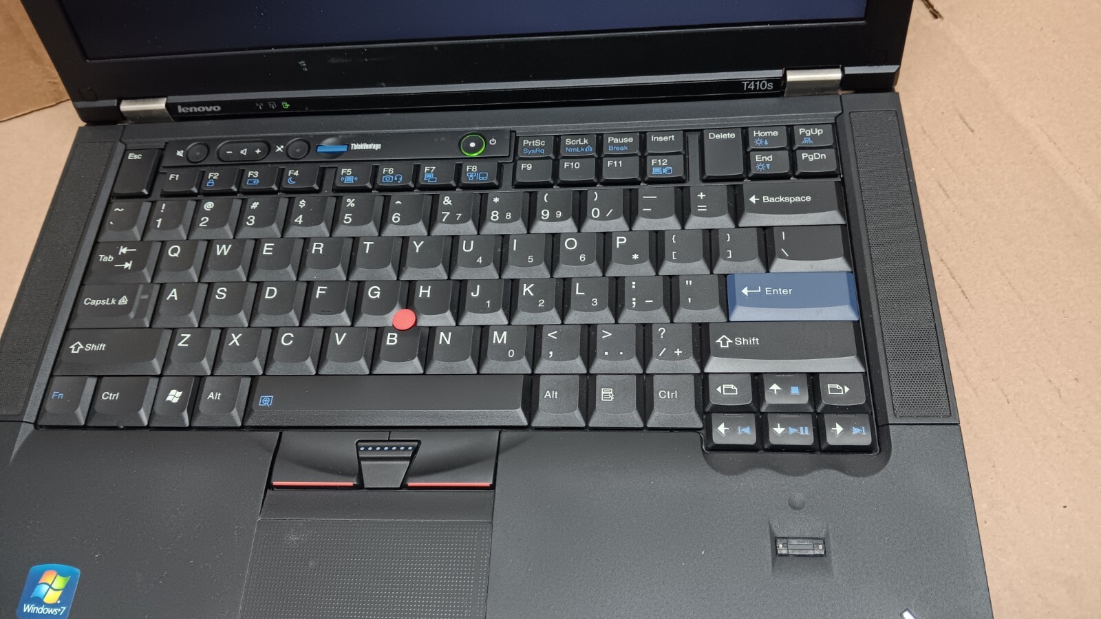 Lenovo Thinkpad T410s Laptop Core i5 @ 2.40 GHz 14″ LCD Screen Windows 7 pro DVD
