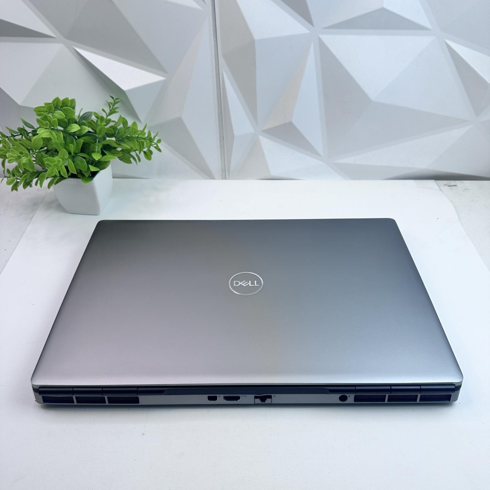 Dell Precision 7760 17.3″ FHD, Xeon W-11855M ,64GB,1TB, RTX A3000 *Pls READ*