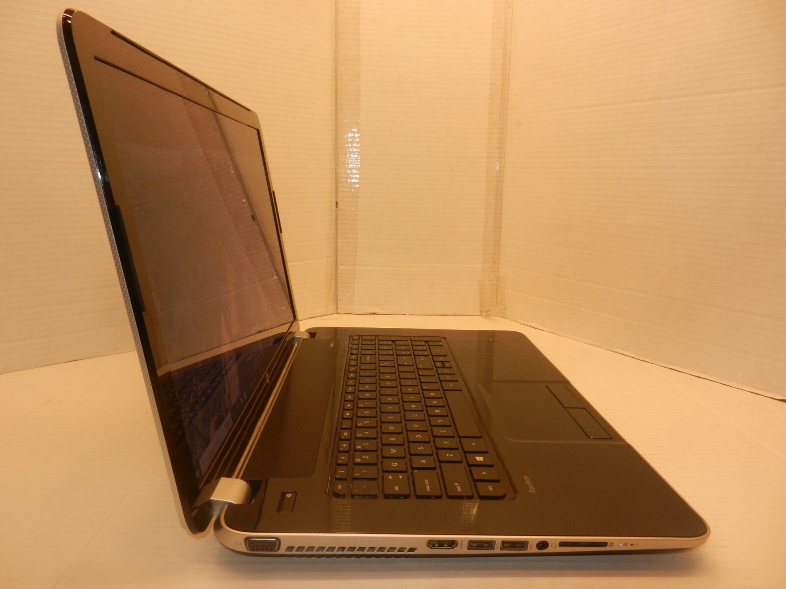 HP PAVILION 17-E016DX 17.3 AMD A8-5550M APU@2.10GHZ 8GB RAM 750GB HDD WINDOWS 10