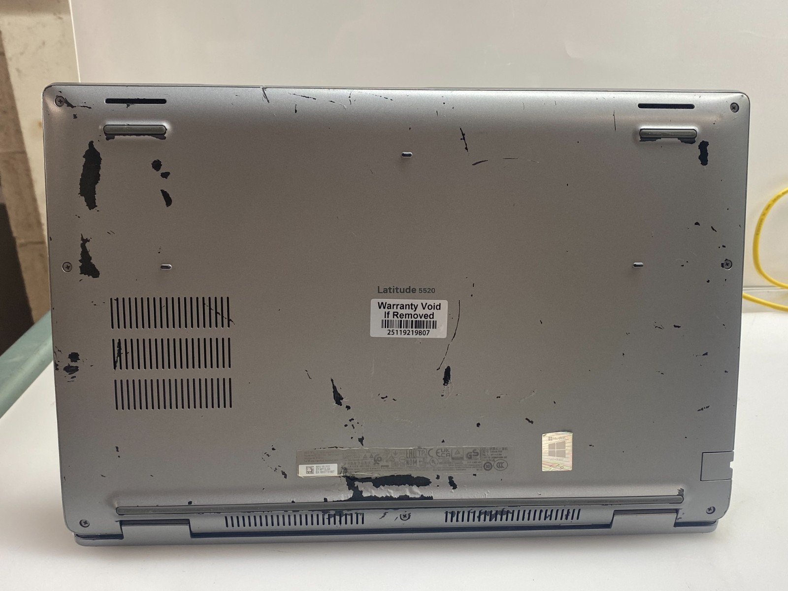 Dell Latitude 5520 Core i7-1185G7 3.00GHz 16GB RAM 256GB SSD READ*
