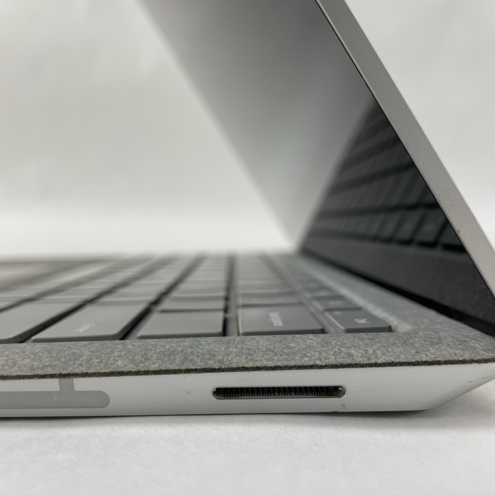 Microsoft Surface Laptop 13.3″ i5-7200U 2.50 GHz 8 GB RAM 256 GB SSD Windows 11