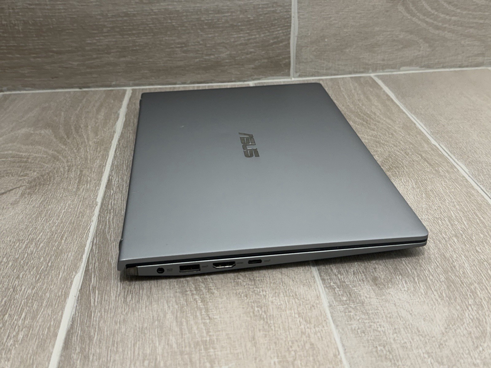 Asus ZenBook Q4071 14″ Ryzen 5-4500U GeForce MX350 8GB RAM 256GB SSD