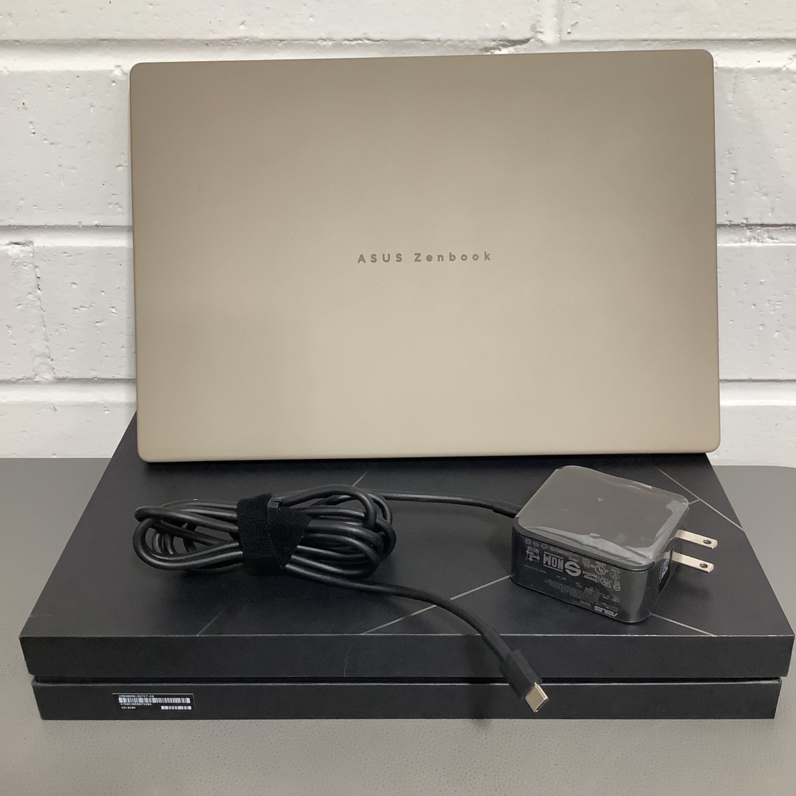 ASUS Zenbook A14 (UX3407Q) 14″ FHD+ OLED Snapdragon X Plus 16GB RAM 512GB SSD