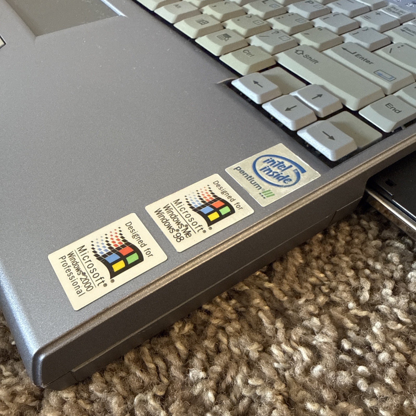 Vintage KDS Valiant 681DHB Laptop Pentium III 800MHz 30GB 64MB RAM P/Repair