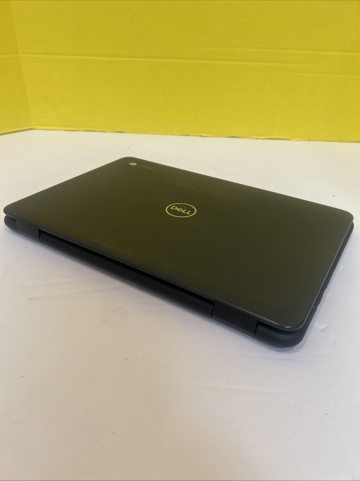 Dell Chromebook 3100 Touchscreen – Fully Functional – Screen Blemishes screen