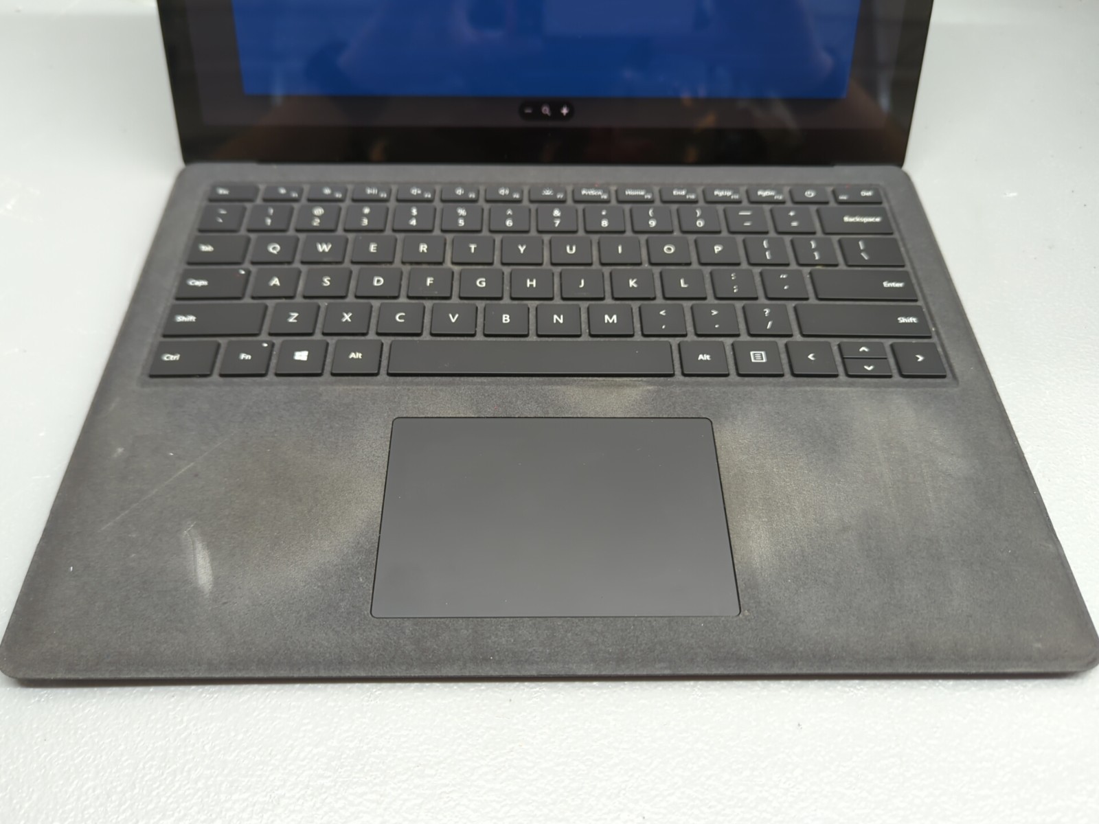 Microsoft Surface Laptop 2 13.5″ i7-8650U 16GB 512GB SSD Win 11 Pro – Used