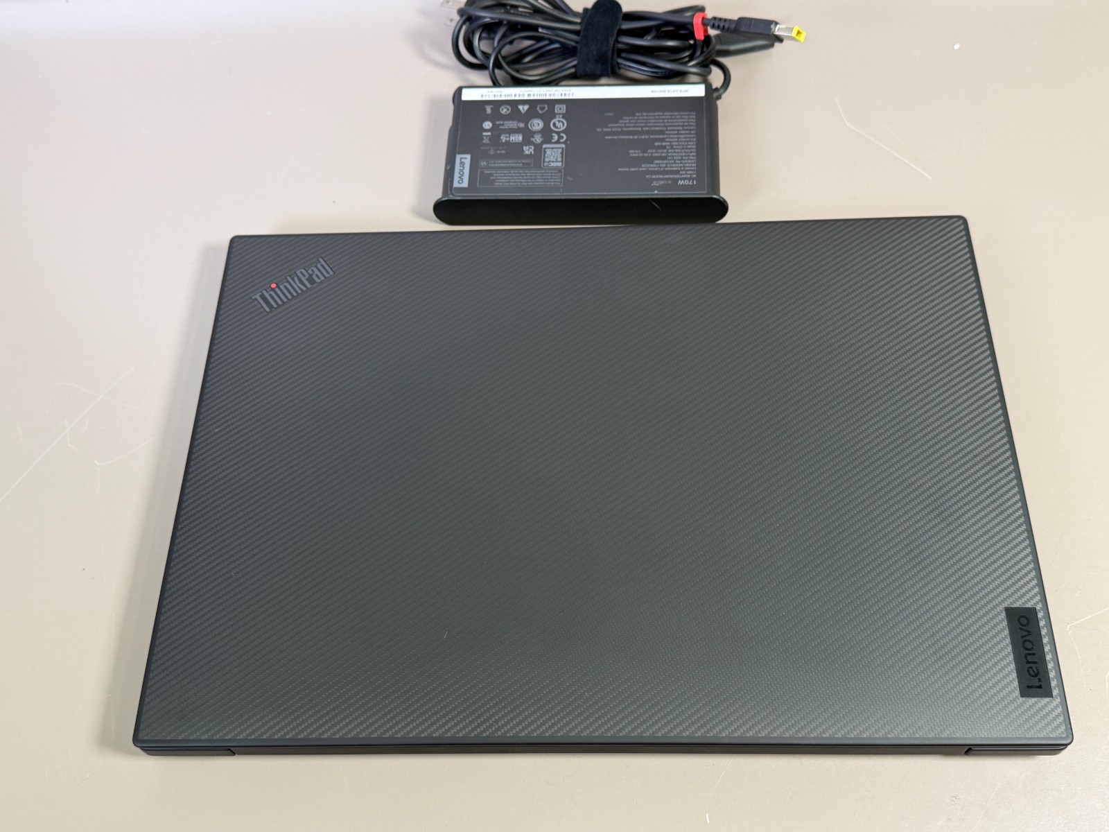 LENOVO THINKPAD P1 GEN 6 16″ 4K+ OLED TOUCH i7-13700H 32GB 1TB SSD RTX 2000 Ada
