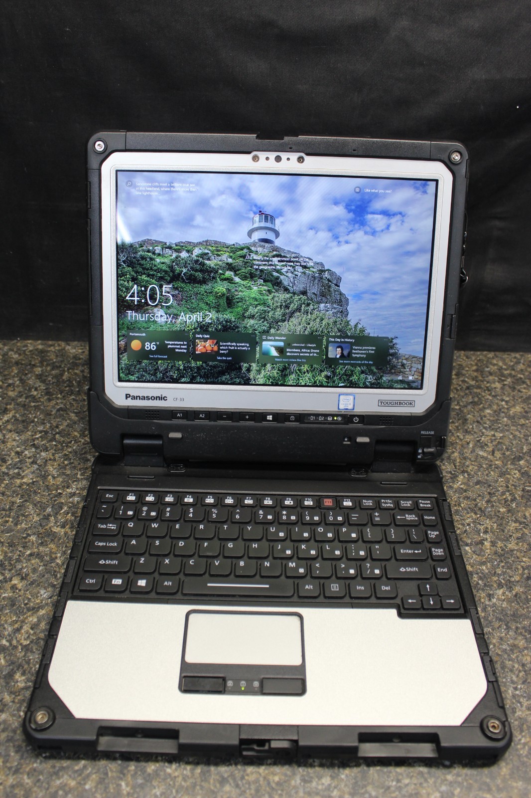 Panasonic Toughbook CF-33 I5-7300U 256GB M.2 -8GB DDR3 Win10Pro-NO PWR Adapt