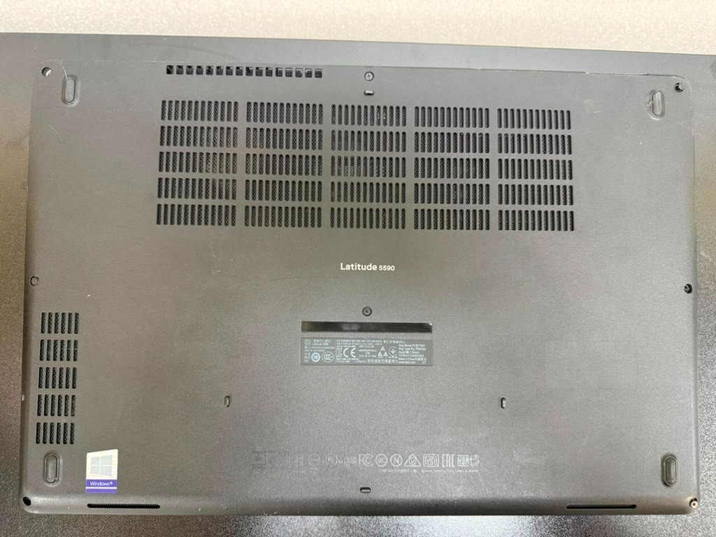 Dell Latitude 5590 15.6″ i7-8650U 4GB RAM 0 SSD MISSING BATTERY LCD Spot Used