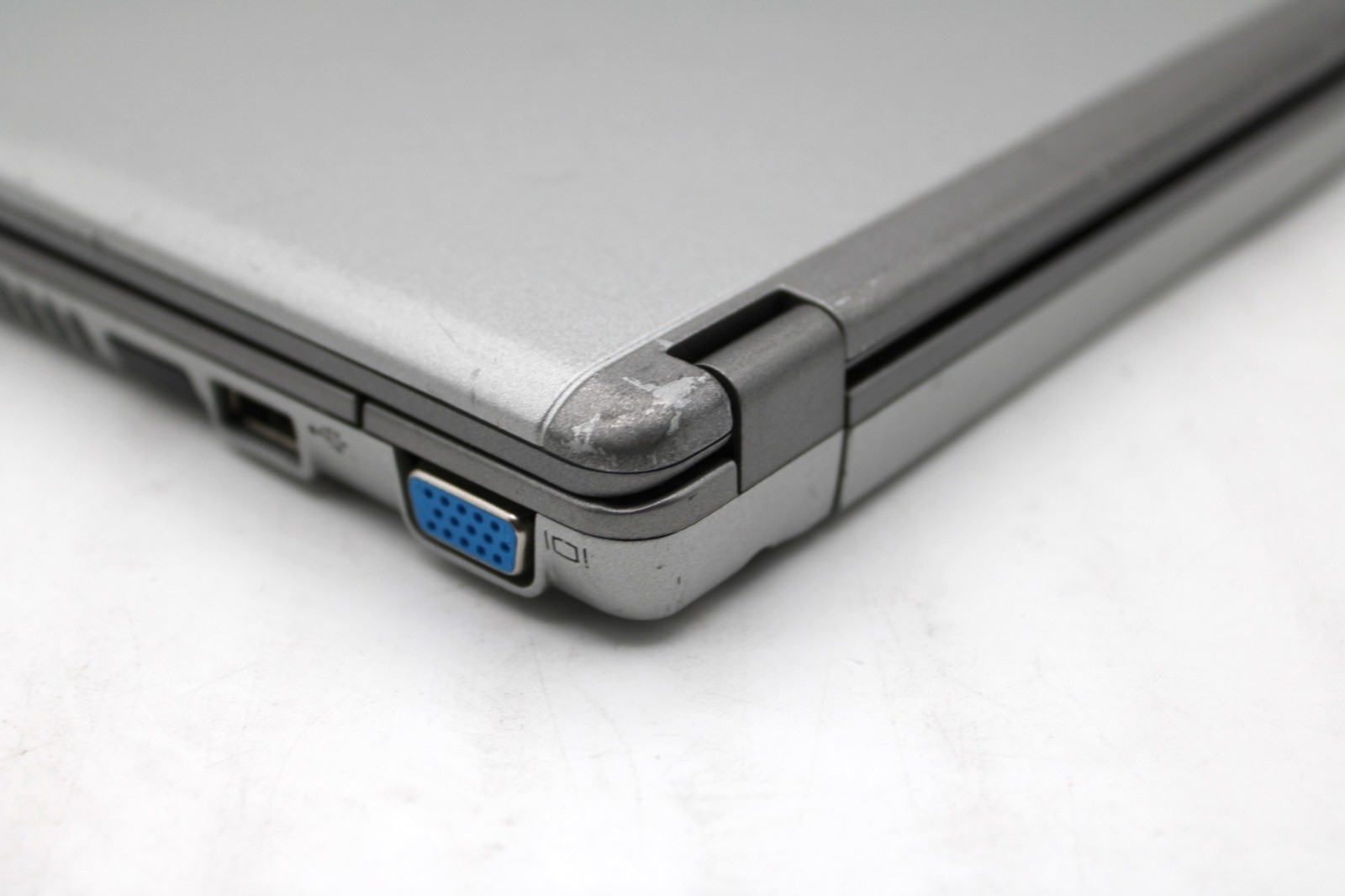 Dell Latitude X300 Intel Pentium M@1.2GHz 128MB DDR NO STORAGE/OS *USED/TESTED*