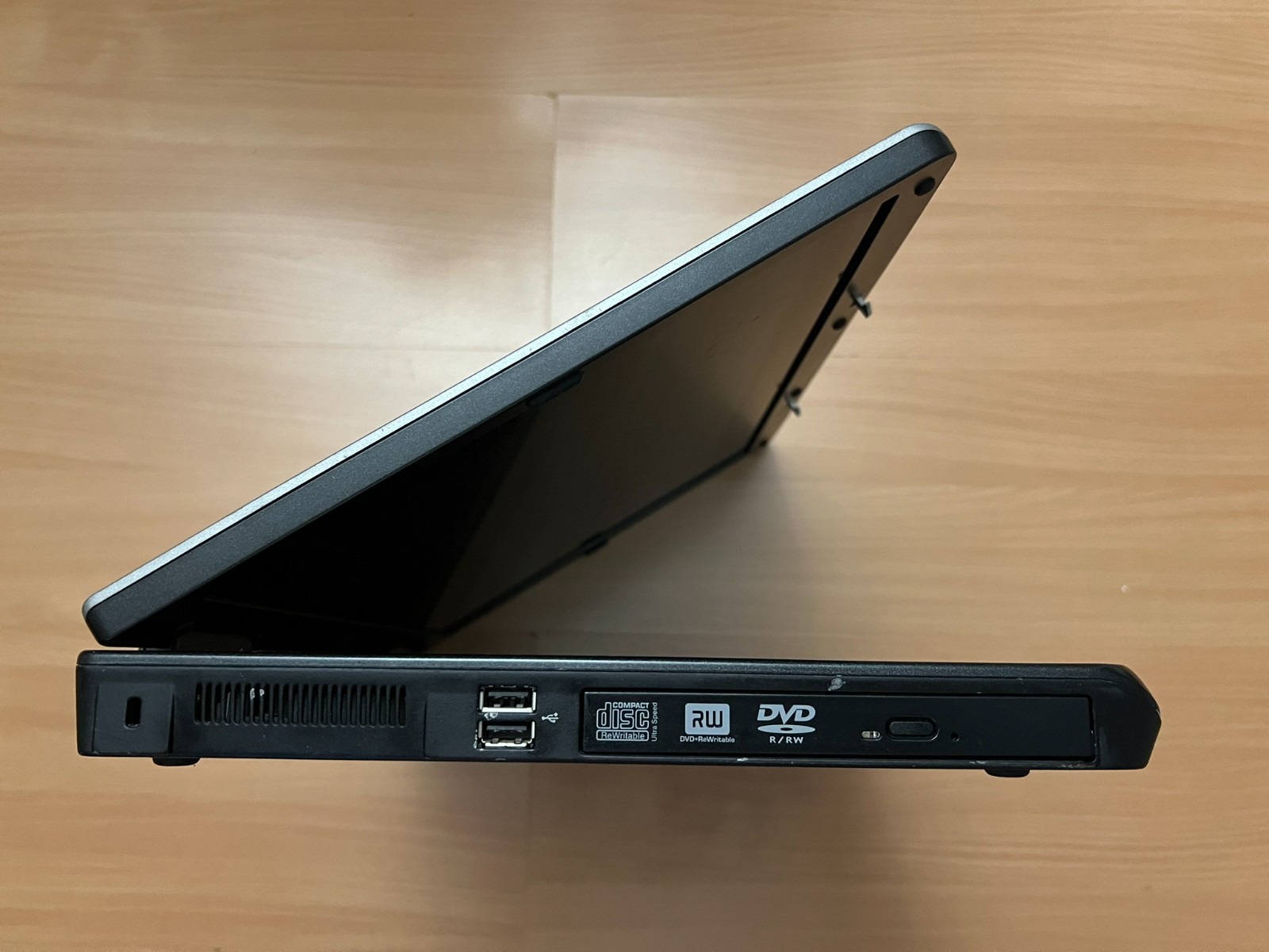 DELL PRECISION M90 Laptop Intel CORE2 T7200 2GHz RAM 4GB HDD 750GB NVIDIA QUADRO
