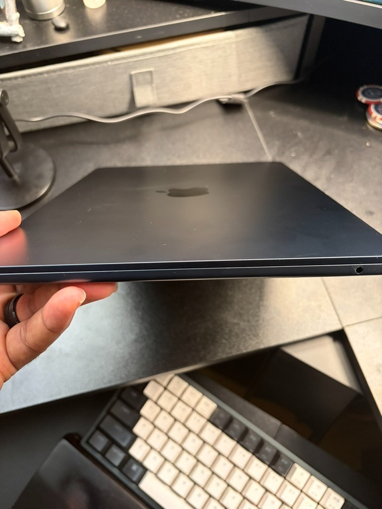 Apple MacBook Air 13″ (M3, 2024) – 16GB RAM / 512GB SSD – Midnight Blue – Excell