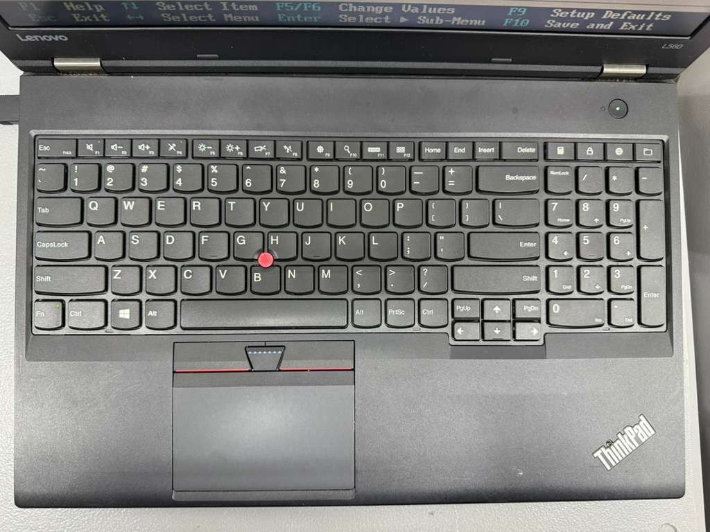 Lenovo ThinkPad L560 15.6″ Laptop i5-6200U 4GB RAM – Powers to BIOS – Used