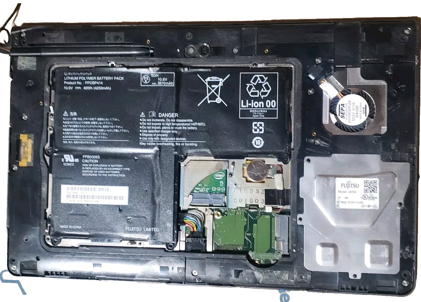 FUJITSU STYLISTIC Q704 4th Gen 12.5″ Touch Laptop 8GB Battery Parts 60pcs As Is