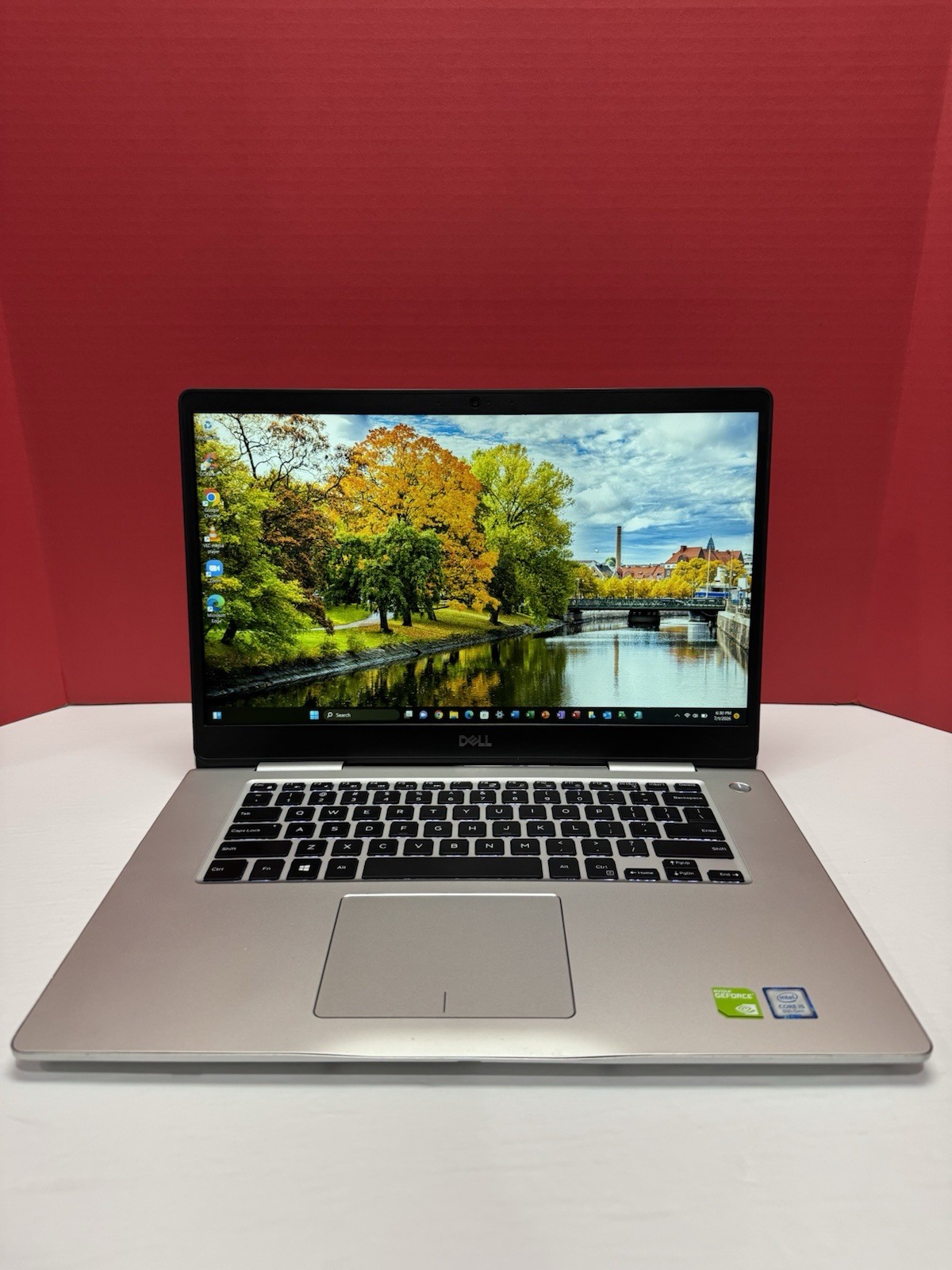Dell inspiron 7580 i5 8265U 1.6GHz 16GB RAM 256GB SSD