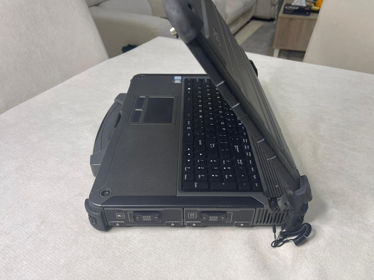 GETAC X500 G2 Rugged 15.6″ / i7-4600U 2.90GHz / 16GB RAM / 1050GB SSD / +CHARGER