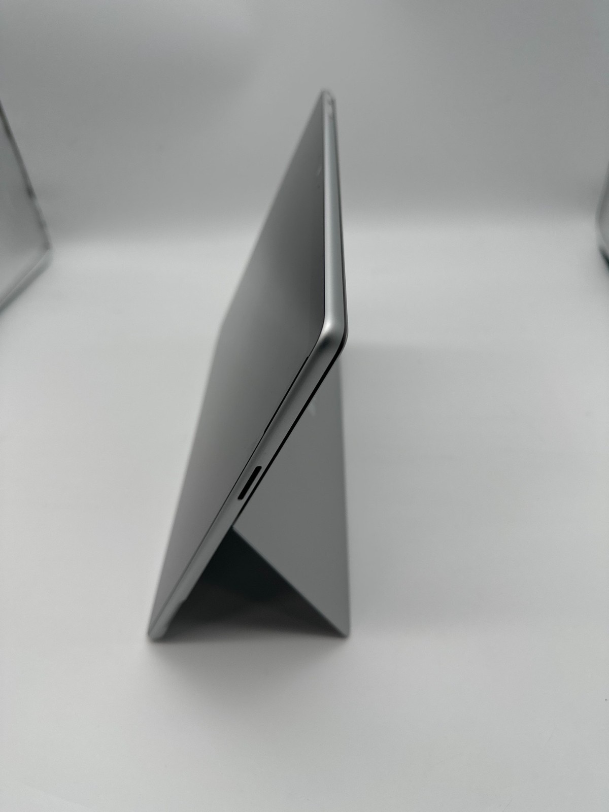 Microsoft Surface Pro 11 13″ Snapdragon X Plus Tablet Plus 16/512GB Platinum