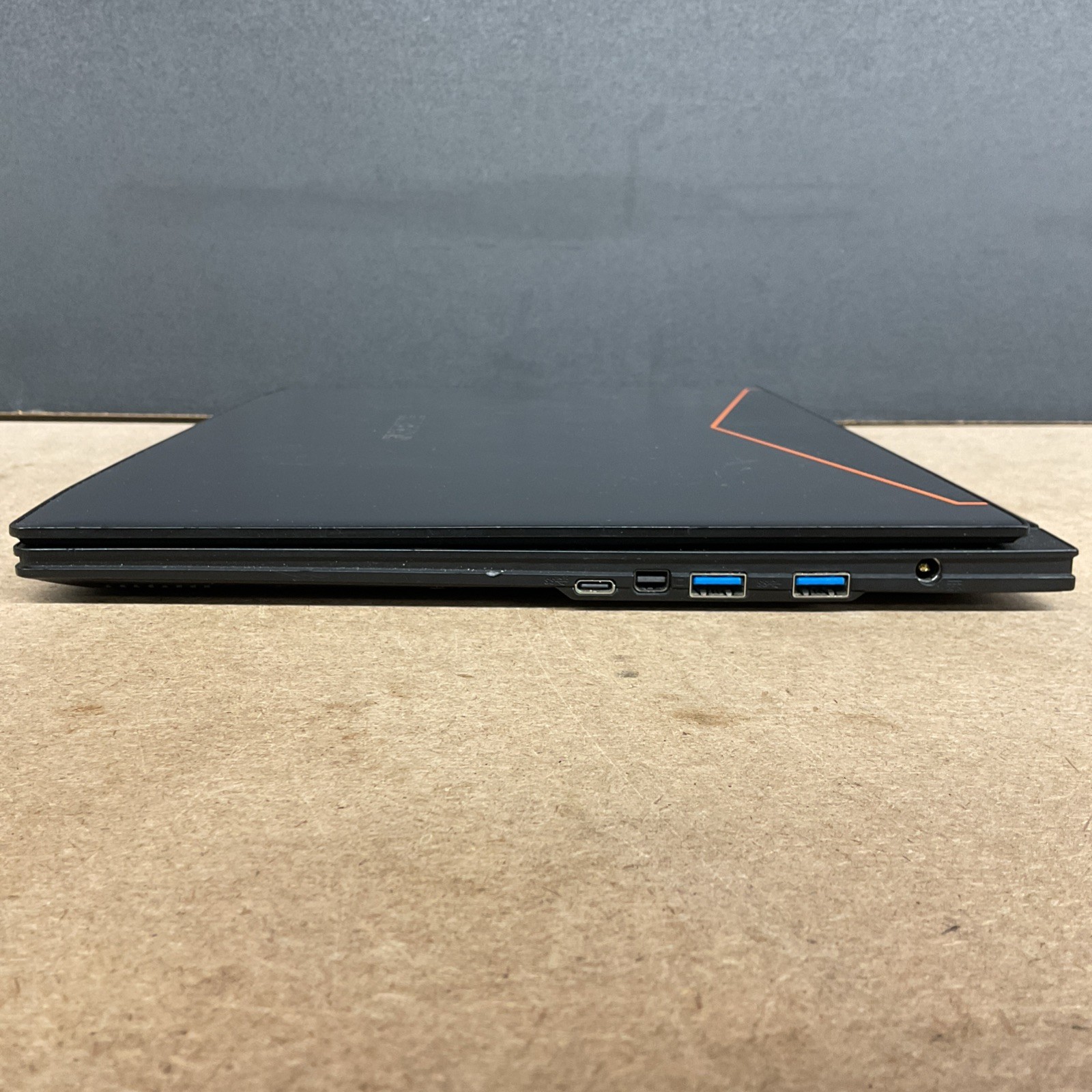 Gigabyte Aero 14 Laptop GeForce GTX 1060 Intel Core i7-7700HQ – Tested Working