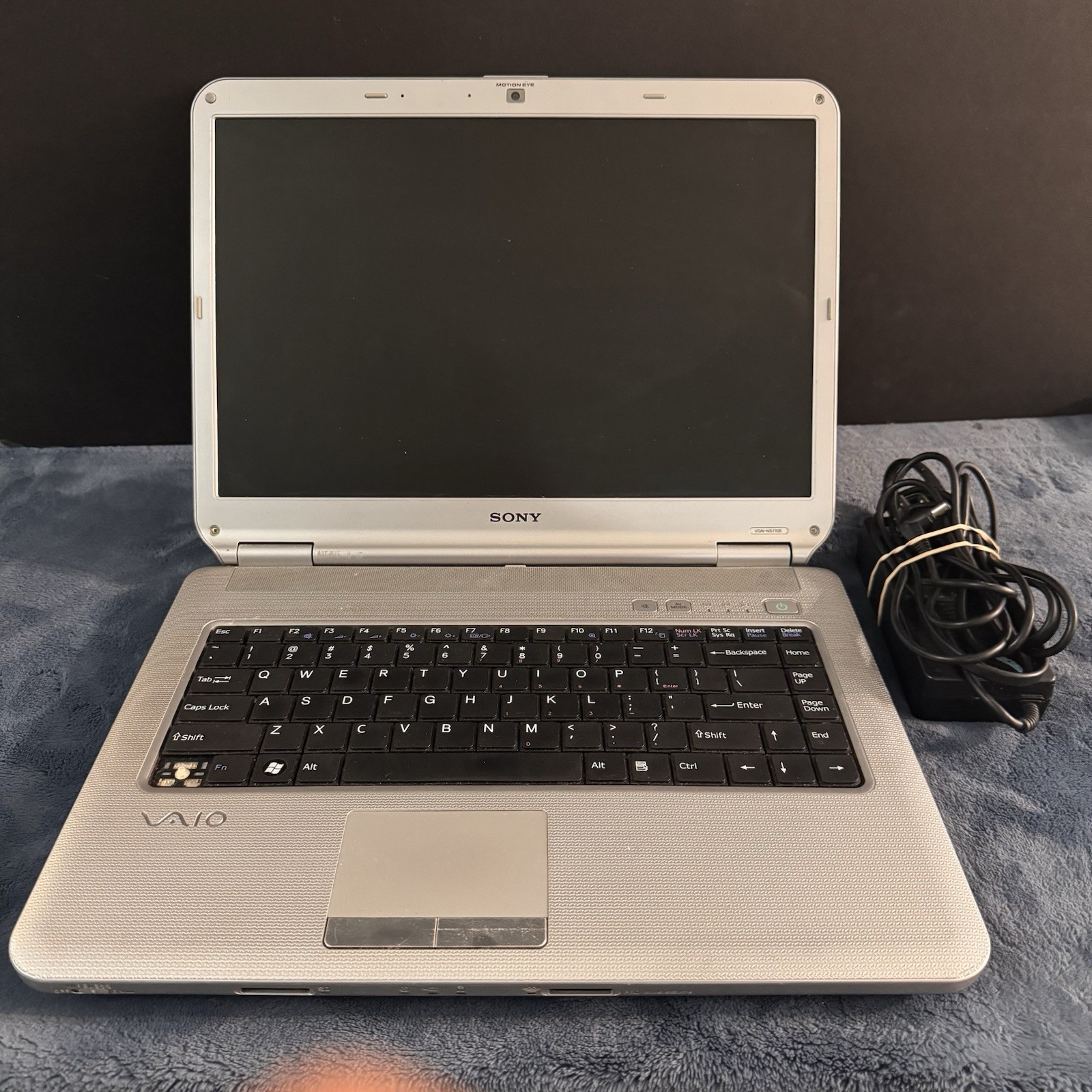 Sony VAIO PCG-7184L 15.6″ Laptop W/ Charger For Parts & Repair