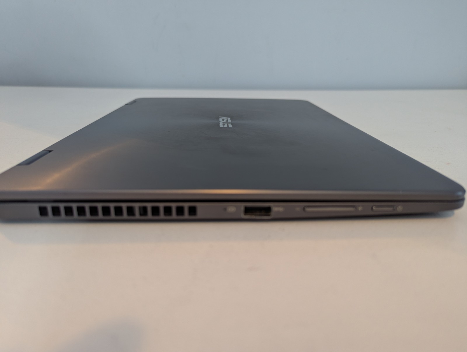 ASUS ZenBook Flip 14 (UX461FN) 14″ FHD Touch i5-8265U 256GB SSD 8GB RAM W11