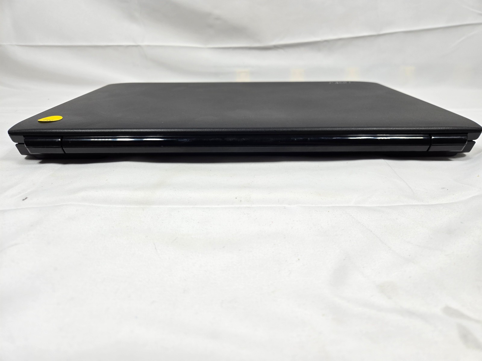 zSpace Original Edition W1847 15.6″ LCD A9-9420 CPU 8GB RAM 240GB SSD Windows 11