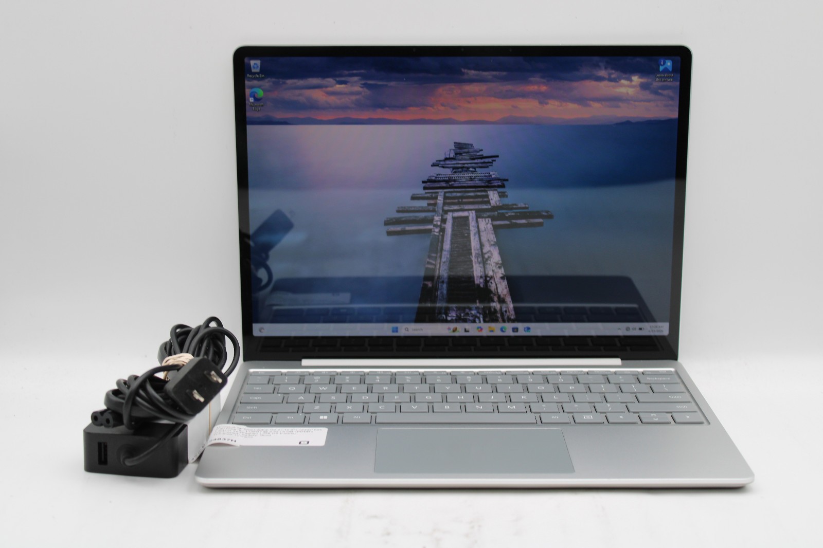 Surface Laptop Go 2 Touch _ i5-1135G7 _ 8GB RAM _ 256GB SSD _ W11H