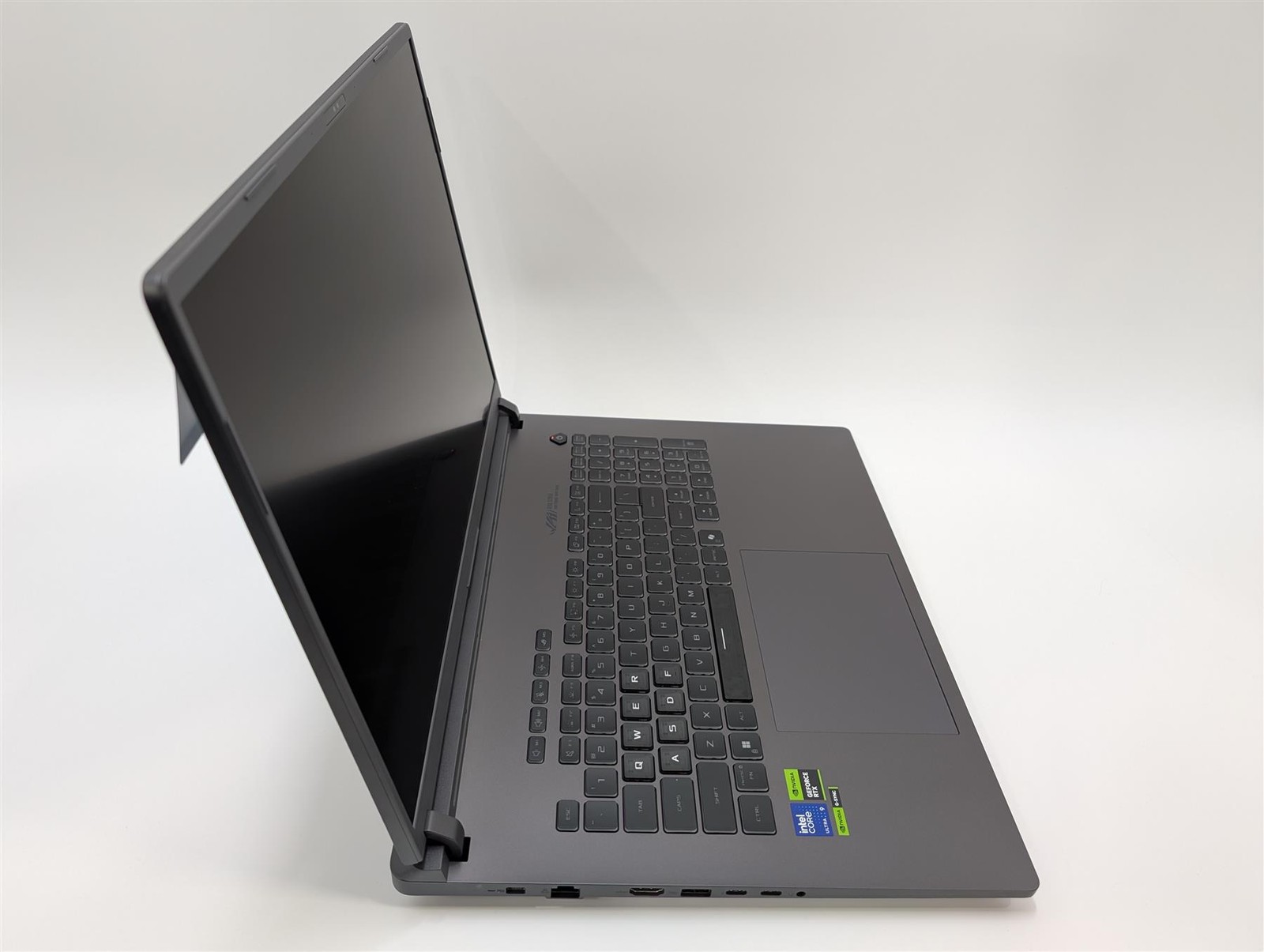 ASUS Rog Strix G815LM-IS96 32 GB RAM 1 TB SSD Used Excellent