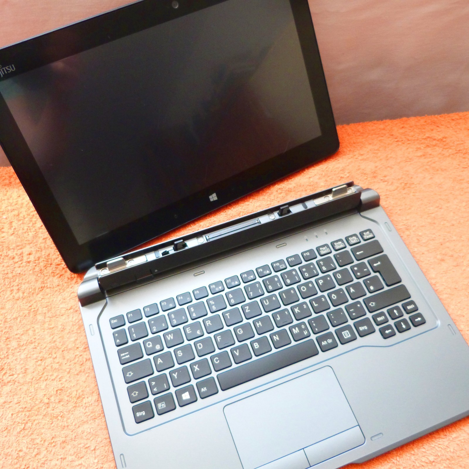 Fujitsu Q616 PRO Convertible Tablet PC 11″ TOUCH l Core M7 Windows 10 SSD