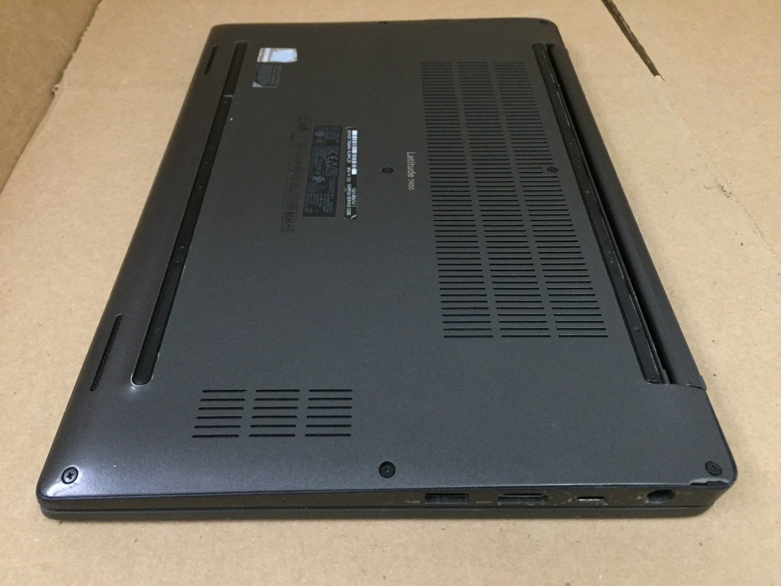 Dell Latitude 7400 14″ FHD Laptop Core i7-8665U 8GB RAM 512GB SSD w/AC Adapter