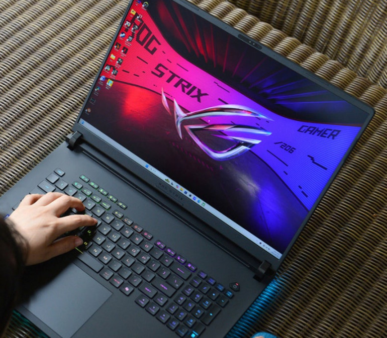 ASUS ROG Strix Scar 18 G835LW-SA045W / Win11 18″ RTX5080 Ultra9 32G/1TB Laptop
