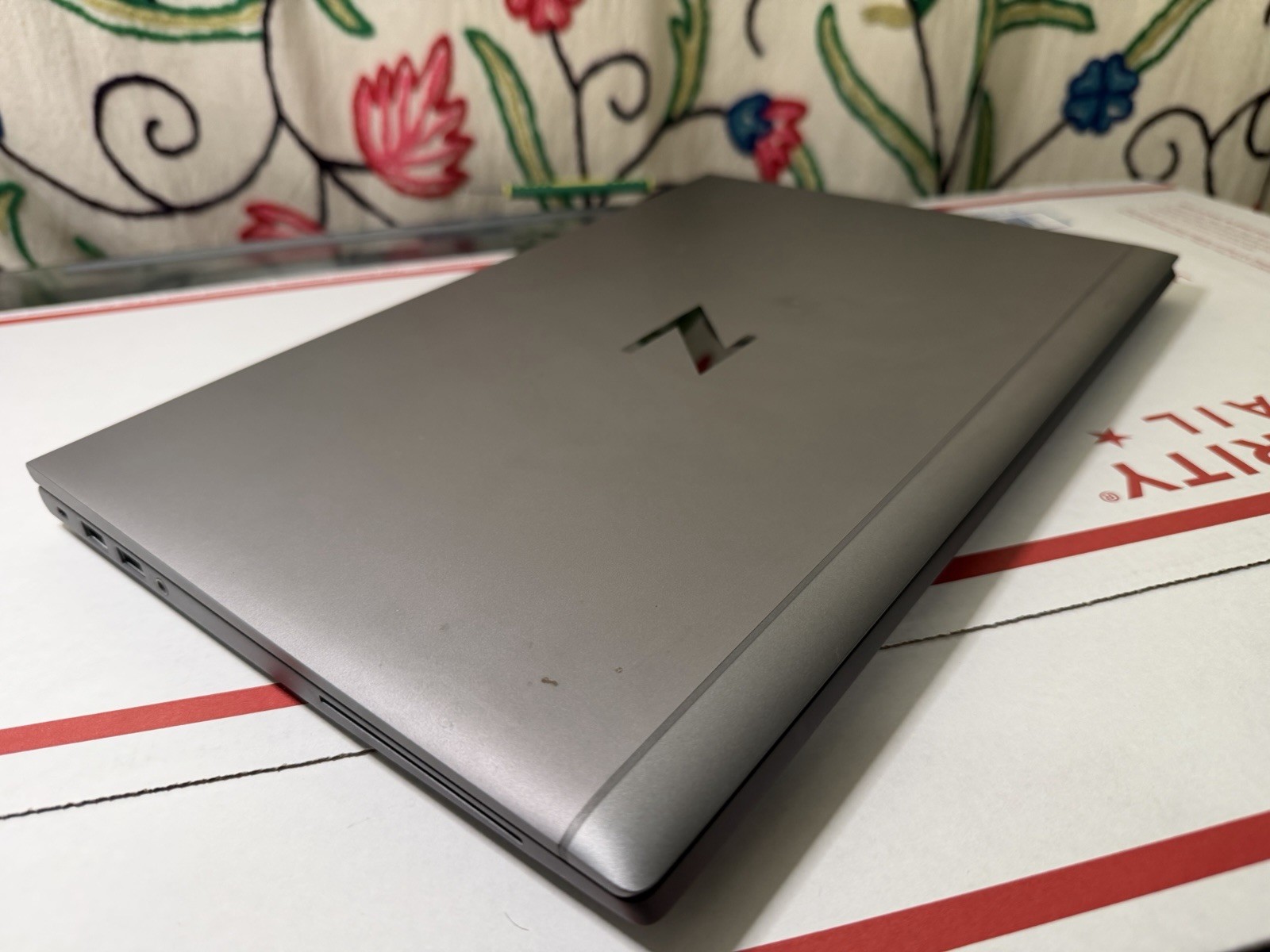 HP ZBook Firefly 14 G8 14″ i5-1135G7 2.40GHz,8 GB RAM ,256 GB SSD)laptop