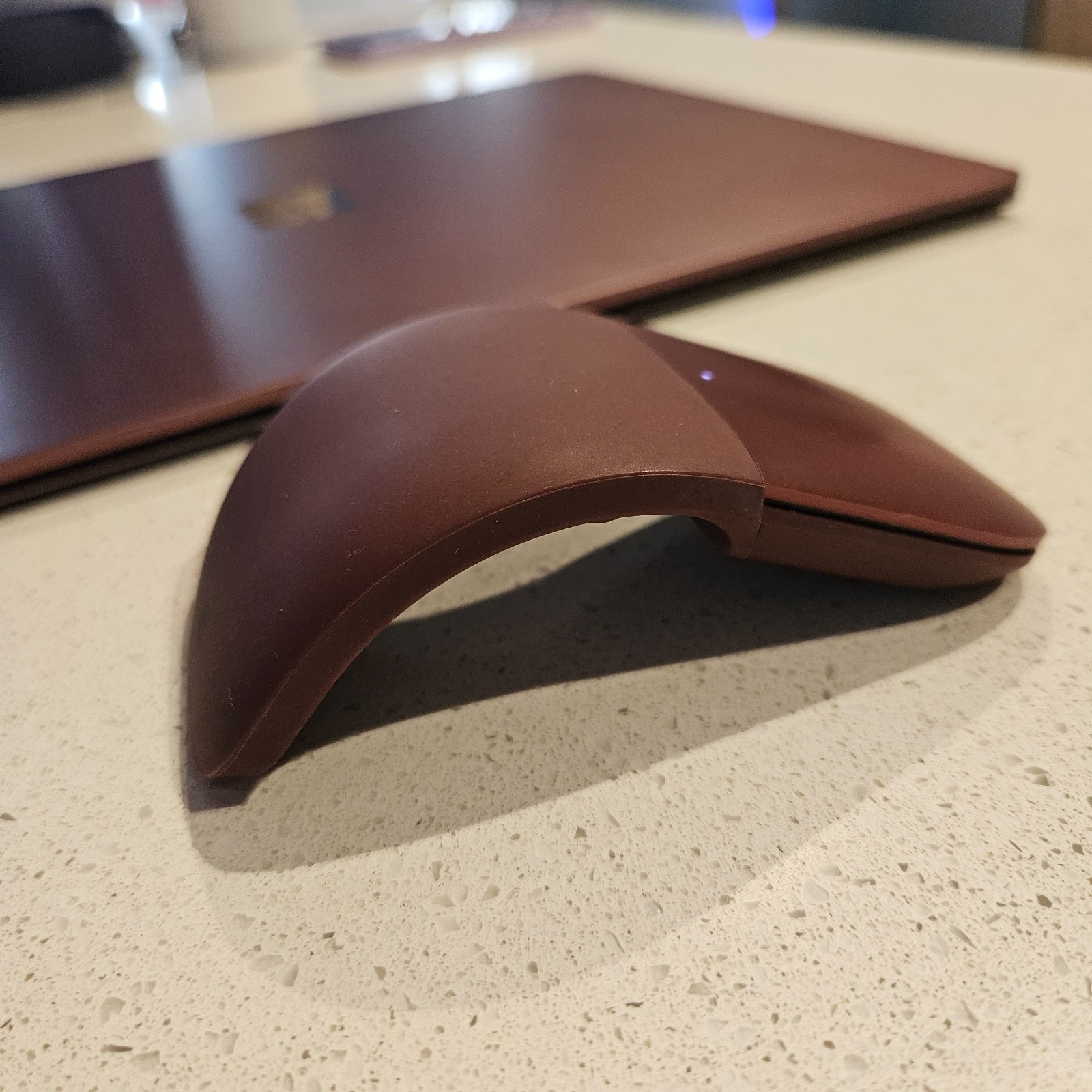 Microsoft Surface Laptop 2 – 13.5″ – Burgundy