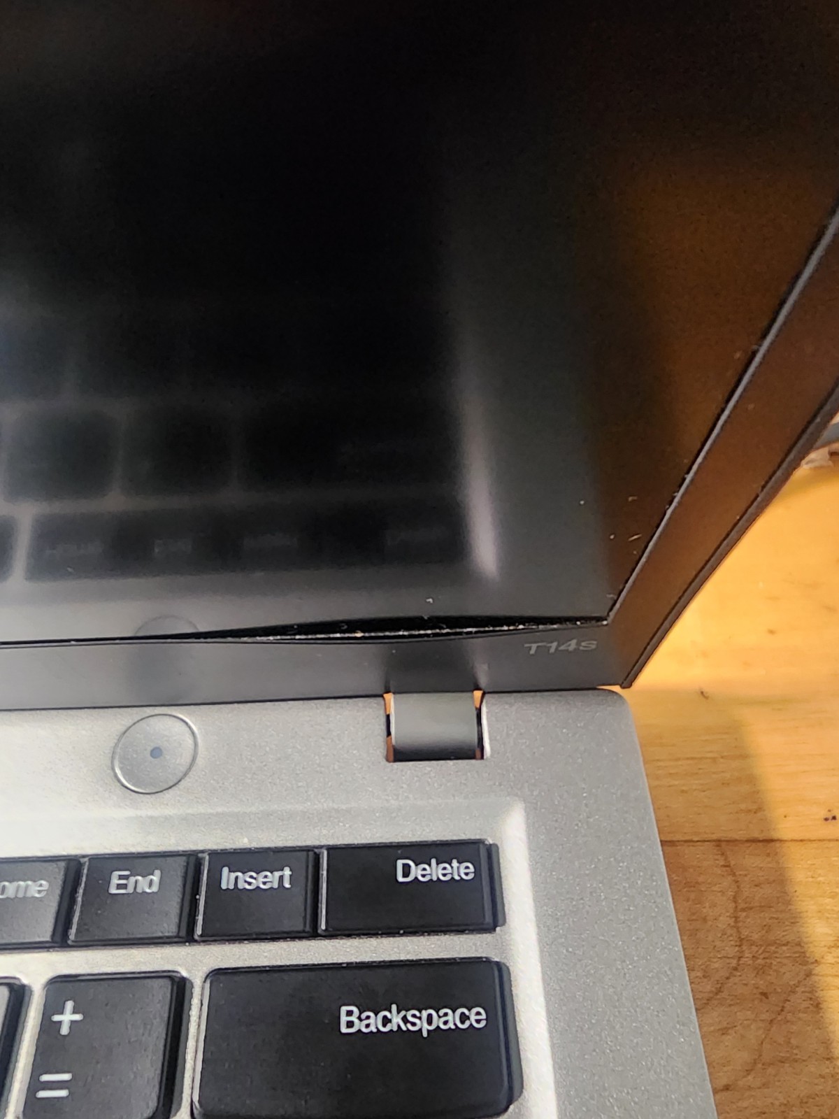 Lenovo ThinkPad T14s Gen 1 Intel i5-10310U 8GB RAM – NO HDD – READ DESCRIPTION