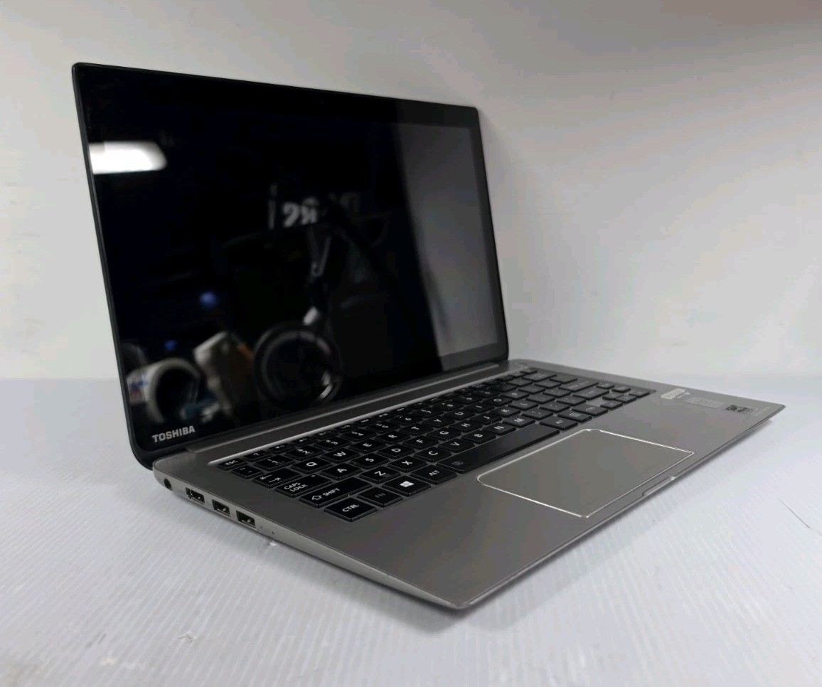Toshiba Kira Laptop TOUCHSCREEN Intel Core i7-4500U 1.80 GHz 8GB RAM 256GB SSD