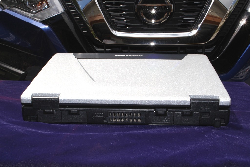 PANASONIC CF-52 MK2 / 2.26GHz, 256SSD 4GB CD/DVD WI-FI WIN 7 PRO